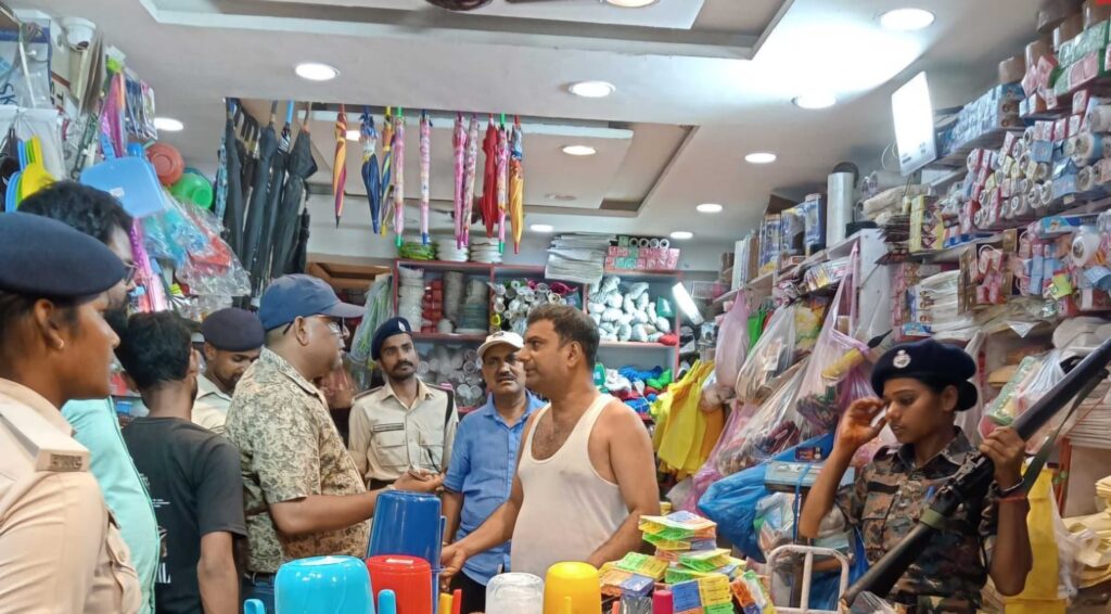 समस्तीपुर शहर के गुदरी बाजार में 30 किलो प्लास्टिक जब्त, जुर्माने की राशि भी वसूल 1 app 17786756976a046ff11a417 1001537033 1