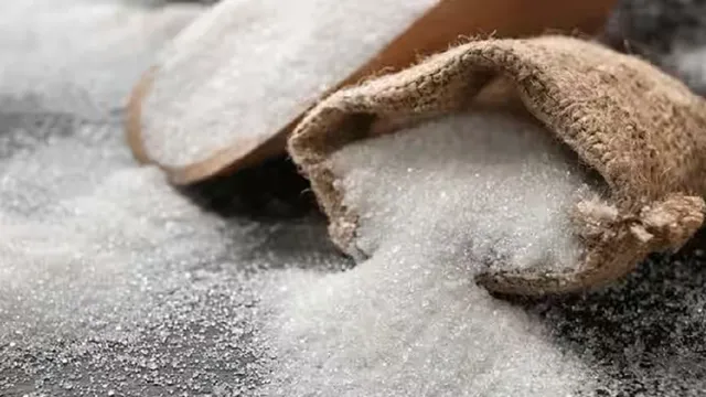 सरकार का बड़ा फैसला: चीनी के निर्यात पर तत्काल प्रभाव से रोक, क्या है कारण? 1 chini sugar
