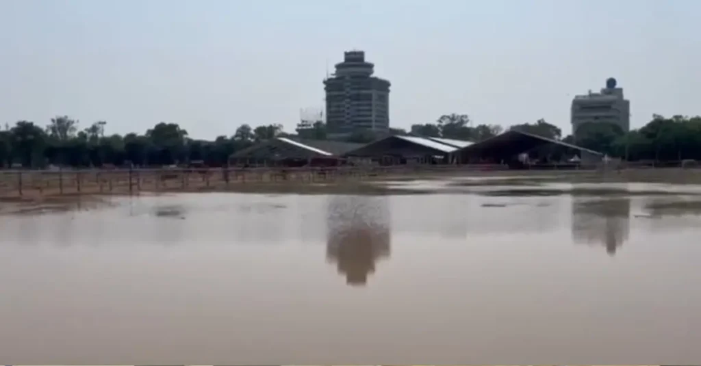 पटना में आधी-बारिश ने बढ़ाई प्रशासन की मुसीबत, शपथ ग्रहण से ठीक पहले तालाब बना गांधी मैदान! 1 news 20260506 164010 0000
