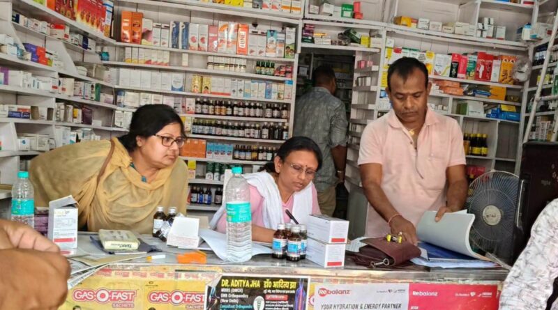 समस्तीपुर के दो मेडिकल स्टोरों पर बड़ी कार्रवाई, नशीली दवाएं जब्त, तीन जिलों की संयुक्त टीम का छापा, 100 से अधिक दवाओं के नमूने लिए गये 1 FB IMG 1780401650524