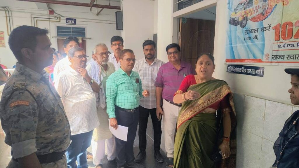 विधायक अश्वमेघ देवी ने ताजपुर अस्पताल का किया निरीक्षण, व्यवस्थाओं का लिया जायजा 1 FB IMG 1781148897318