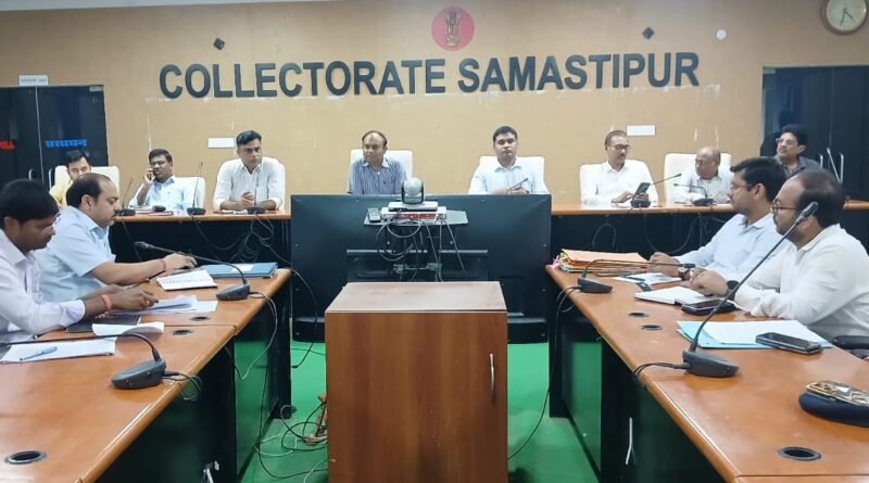 समस्तीपुर जिले के 17 केंद्रों पर आयोजित होगी अधिनायक लिपिक की परीक्षा, समीक्षा बैठक में DM ने दिए कई निर्देश 1 IMG 20260608 WA0083
