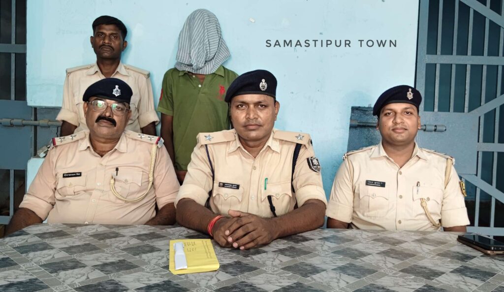 रोसड़ा में रेलवे स्टेशन के समीप हुए चाकूबाजी कांड में माै'त के बाद आरोपी धराया, प्रयुक्त चाकू भी बरामद 1 IMG 20260609 WA0003