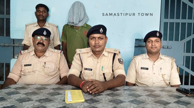 रोसड़ा में रेलवे स्टेशन के समीप हुए चाकूबाजी कांड में माै'त के बाद आरोपी धराया, प्रयुक्त चाकू भी बरामद 1 IMG 20260609 WA0003