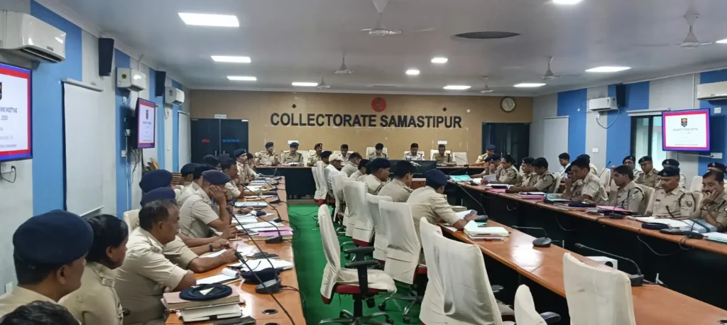 क्राइम मीटिंग में समस्तीपुर SP ने थानेदारों की लगाई क्लास, हर हाल में अपराध नियंत्रण की दी चेतावनी; सुस्त थानाध्यक्षों को चेताया 1 IMG 20260612 WA0051