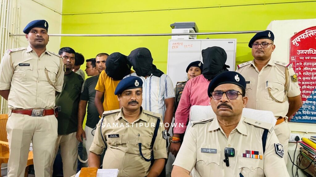 सिपाही भर्ती परीक्षा सेटिंग कांड में बड़े नेटवर्क की तलाश में हसनपुर में फिर से छापेमारी; धनेश्वर, रौशन, महाकाल और सोनू की गिरफ्तारी को लेकर छापेमारी जारी 1 IMG 20260614 WA0187