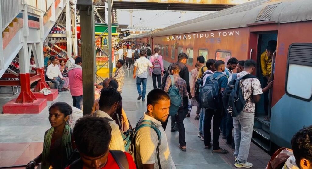 17 जून को आयोजित सिपाही भर्ती परीक्षा के लिए रेलवे ने कसी कमर, समस्तीपुर-मुजफ्फरपुर समेत कई स्टेशनों से दौड़ेंगी 38 स्पेशल ट्रेनें 1 IMG 20260616 WA0056