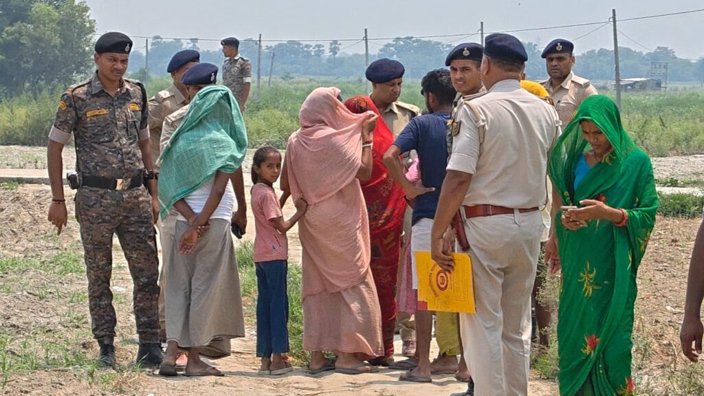 बंगराहा से लापता दो किशोरों की तलाश तेज, SP अरविंद प्रताप सिंह ने घटनास्थल का लिया जायजा, SIT गठित कर जल्द मामले के उद्भेदन का दावा 1 IMG 20260619 WA0030