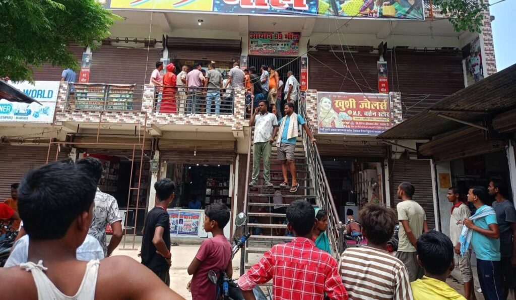 घटहो के कांचा चौक स्थित मॉल में चोरी, कुछ ही घंटे में समस्तीपुर पुलिस ने घटना का किया खुलासा, मुख्य आरोपित गिरफ्तार 1 IMG 20260619 WA0031