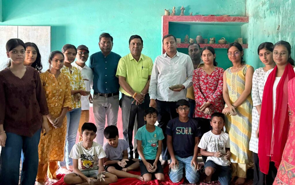 निःशुल्क सात दिवसीय समर आर्ट कैंप का पांचवां दिन विविध कला गतिविधियों एवं प्रेरणादायक कार्यक्रमों के साथ संपन्न 1 IMG 20260619 WA0045