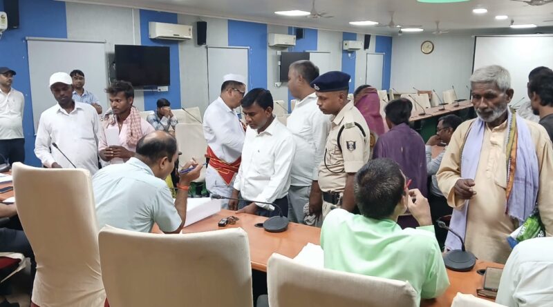 समस्तीपुर DM के जनता दरबार में भूमि विवाद से लेकर पेंशन तक की शिकायतें लेकर पहुंचे लोग 1 IMG 20260620 WA0004