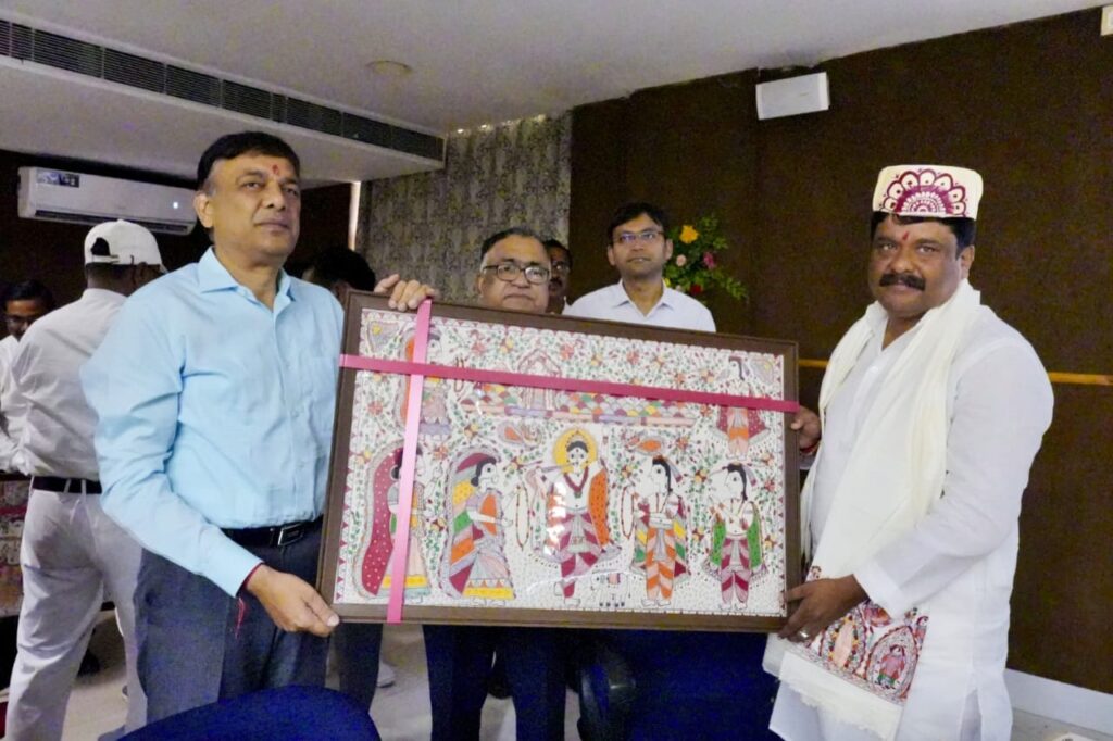संसदीय कार्य समिति की बैठक में रेल सुविधाओं के विस्तार की उठी मांग; डॉ. तरुण कुमार चौधरी ने इंटरसिटी ट्रेन, नई रेल लाइन, स्टेशन विकास समेत कई मुद्दे रखे 1 IMG 20260620 WA0058