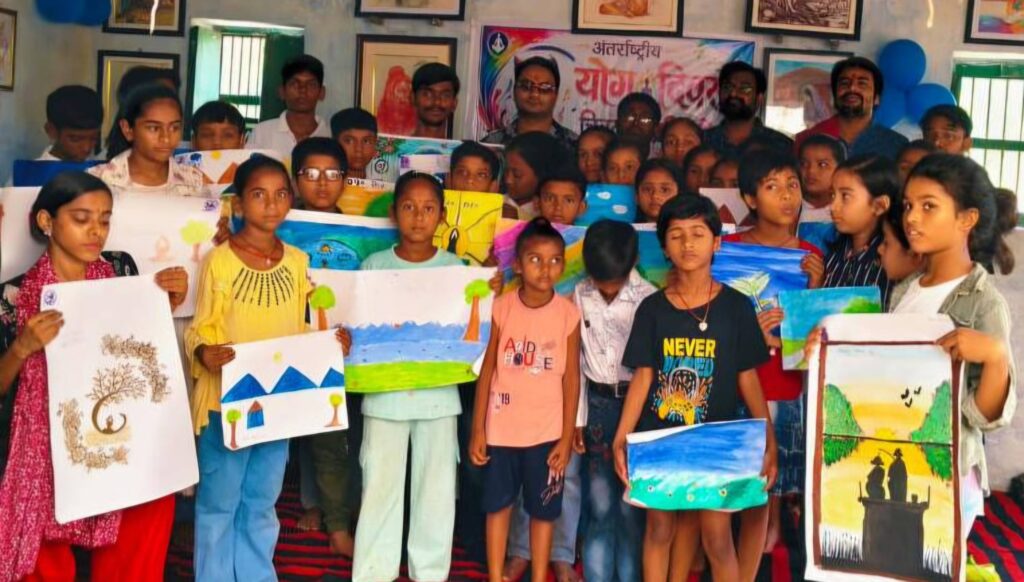 समस्तीपुर : अंतर्राष्ट्रीय योग दिवस पर चित्रकला प्रतियोगिता आयोजित, बच्चों ने दिखाई रचनात्मक प्रतिभा 1 IMG 20260621 WA0024