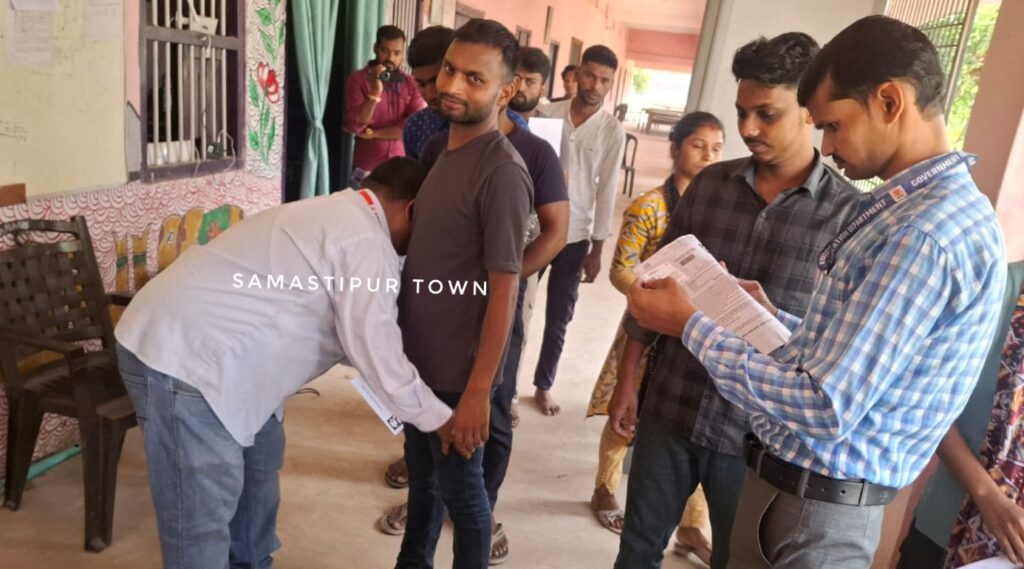 समस्तीपुर में सिपाही भर्ती परीक्षा को लेकर सुरक्षा के कड़े इंतजाम, कल रविवार को 15 केंद्रों पर होगी लिखित परीक्षा 1 IMG 20260624 WA0246