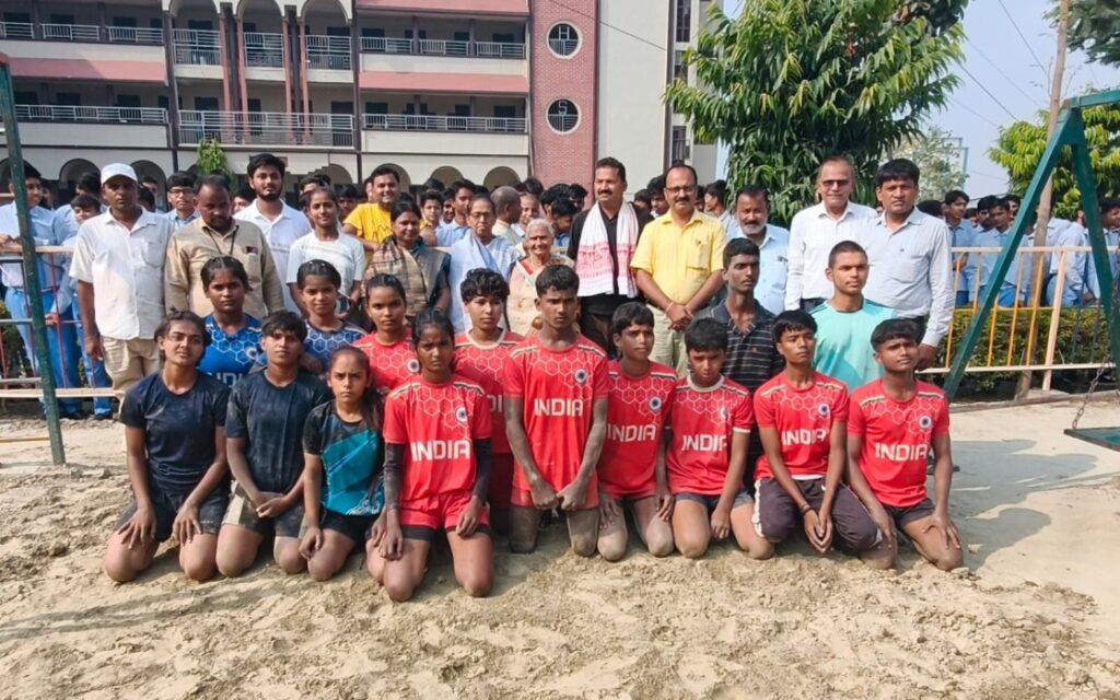 होली मिशन हाई स्कूल में बाल पहलवानों ने दिखाया दम, कुश्ती की रोमांचक कलाबाजियों ने जीता दिल 1 IMG 20260626 WA0009