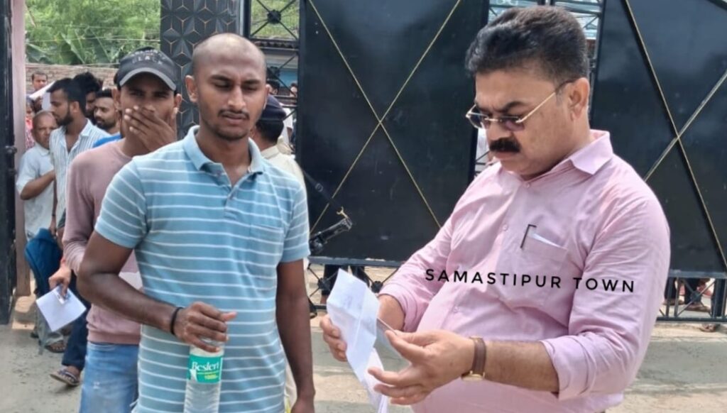 विज्ञान और गणित के कठिन सवालों ने परीक्षार्थियों को उलझाया, समस्तीपुर में 15 केंद्रों पर शांतिपूर्ण संपन्न हुई पुलिस सिपाही परीक्षा, 3210 अभ्यर्थी रहे अनुपस्थित 1 IMG 20260628 WA0120