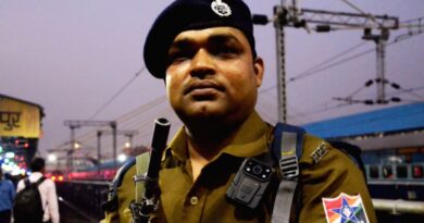 a railway protection force rpf personnel wearing 785400 1