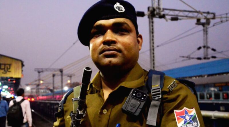 a railway protection force rpf personnel wearing 785400 1