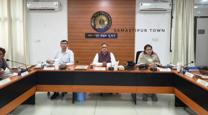 समस्तीपुर में DRUCC की बैठक में रेल यात्री सुविधाओं के विस्तार पर मंथन, सुझावों पर कार्रवाई का आश्वासन 1 13c337a7 f7e5 489f bee3 4fff2797f332