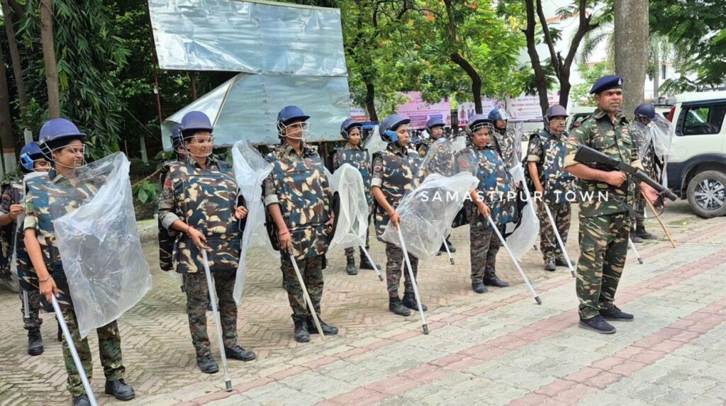 आज बिहार बंद को लेकर होने वाले प्रदर्शन से पहले प्रशासन अलर्ट, पुलिस बल और दंडाधिकारी तैनात; QRT सक्रिय, दंगा नियंत्रण उपकरणों के साथ जवान तैयार 1 20260724 112840