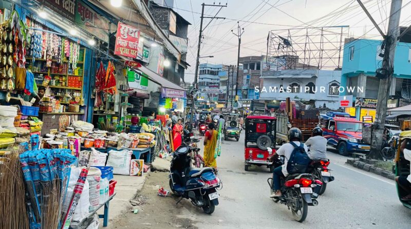 समस्तीपुर में राॅन्ग-साइड ड्राइविंग, अवैध कट और अतिक्रमण से बढ़ रहे हादसे; फुटपाथ पर दुकानदारों का अवैध कब्जा 1 IMG 20260701 WA0058