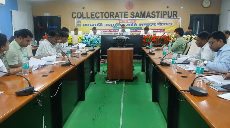 आदर्श ग्राम योजना के सफल क्रियान्वयन को लेकर अधिकारियों को दिए गये निर्देश 1 IMG 20260710 WA0039