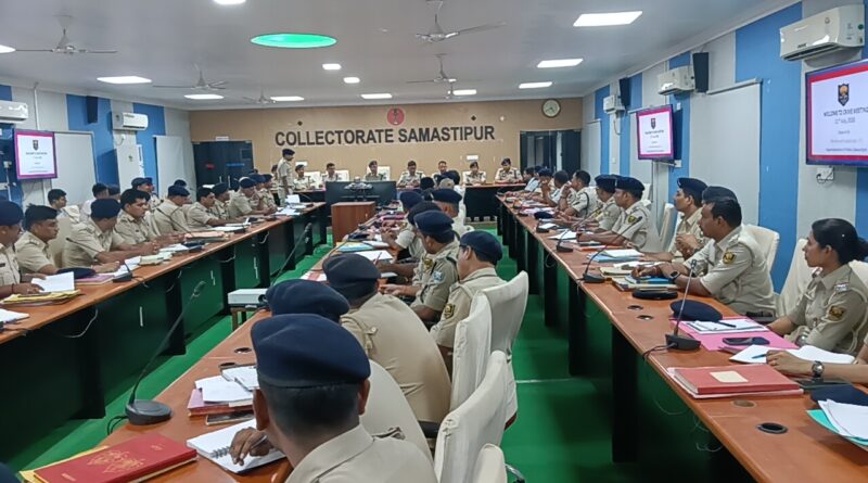 समस्तीपुर जिले में बढ़ते अपराध पर SP सख्त, क्राइम मीटिंग में थानेदारों की लगी क्लास, सुस्त थानाध्यक्षों को पुलिस कप्तान ने चेताया 1 IMG 20260711 WA01041