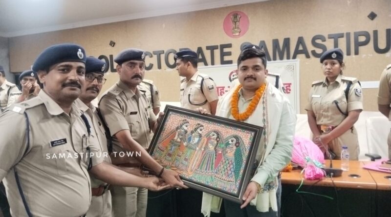 सम्मान और भावुक माहौल में समस्तीपुर ट्रैफिक DSP आशीष राज को दी गई विदाई, नये ट्रैफिक डीएसपी ने संभाला पदभार 1 IMG 20260711 WA0167