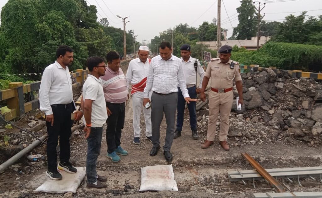 समस्तीपुर ओवरब्रिज को 15 अगस्त से पहले चालू करने का रखा गया लक्ष्य, तीन अलग-अलग टीमें लगातार कर रही कार्य 1 IMG 20260714 WA0018