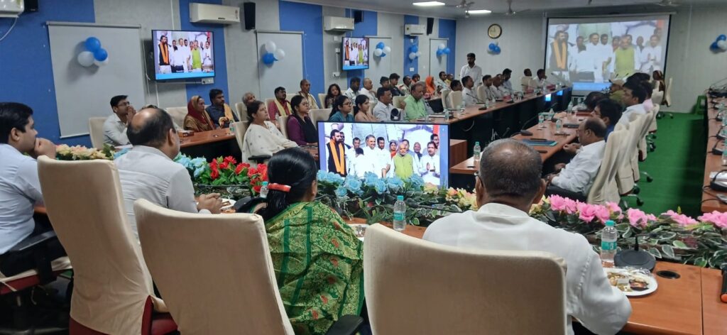 सरकार के 100 दिन पूरे होने पर समस्तीपुर में भी उपलब्धियों का लाइव प्रसारण; उत्कृष्ट कार्य करने वाले शिक्षक, पदाधिकारी व कर्मी सम्मानित 1 IMG 20260725 WA0188