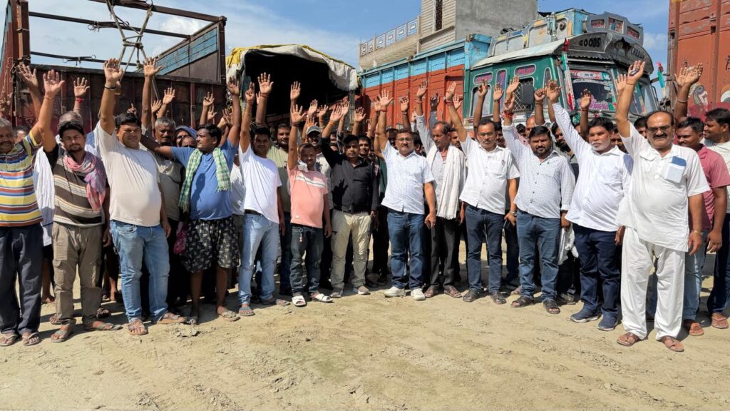 समस्तीपुर : कथित लूट-खसोट के विरोध में ट्रक मालिकों का बड़ा फैसला, आज सोमवार से सरकारी खाद्यान्न उठाव का बहिष्कार 1 IMG 20260726 WA0039