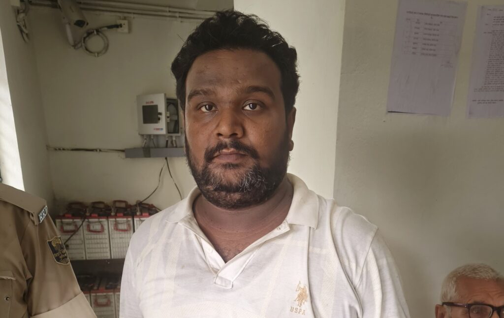 अवैध शराब कारोबारी प्रभात चौधरी और उसके सहयोगी सन्नी के डबल मर्डर कांड मामले में मुखिया का बेटा गिरफ्तार 1 f56bf310 6e7d 46cd 8db9 831302f03ded 1783690160847 1
