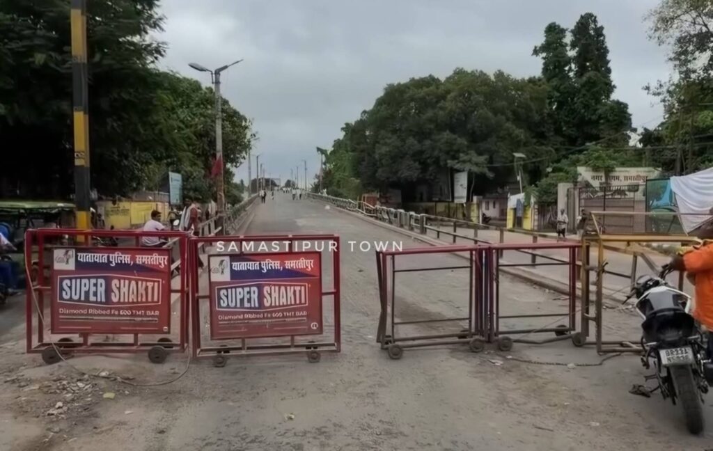 शहर की लाइफ-लाइन पर ब्रेक, मरम्मतीकरण को लेकर आज से ओवरब्रिज पूरी तरह से बंद, वैकल्पिक रूट यहां क्लिक कर देखें... 1 बंद हो गया समस्तीपुर का Overbridge samastipurtown samastipurupdate overbridge
