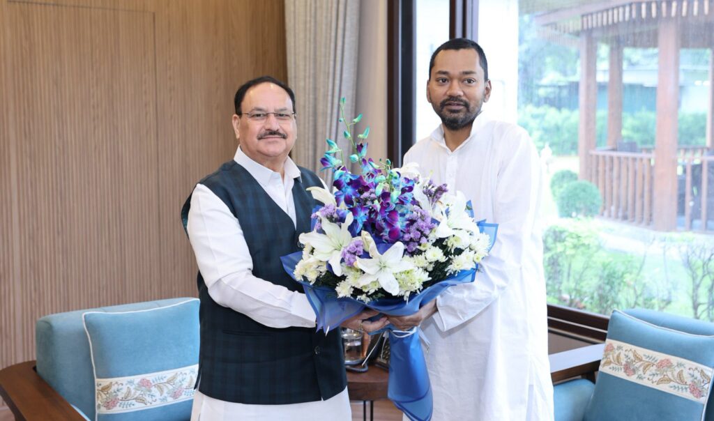 निशांत दिल्ली में जेपी नड्डा से मिले, बिहार में ट्रॉमा सेंटर और सुपर स्पेशियलिटी अस्पताल बढ़ाने पर बात 1 HPMyk2LbMAAtx4D