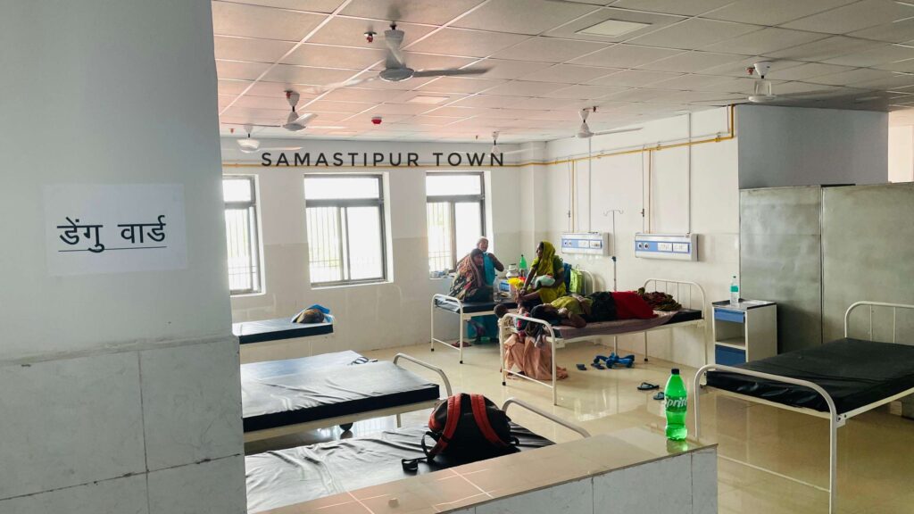 समस्तीपुर सदर अस्पताल में डेंगू जांच किट हुई खत्म, वार्ड में भी कोई व्यवस्था नहीं; PNC वार्ड के बाहर लगाया गया डेंगू वार्ड का पोस्टर 1 IMG 20260807 WA0051