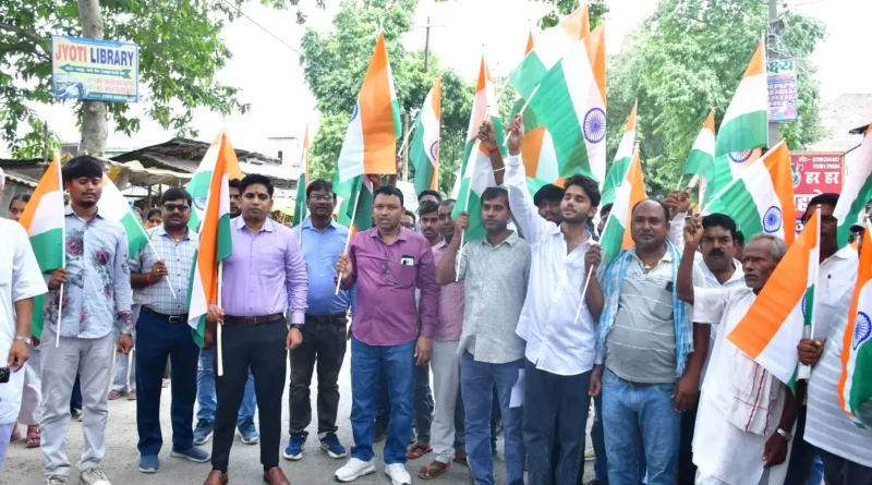 योगी चौक से निकली भव्य तिरंगा यात्रा, सैकड़ों लोगों ने लिया हिस्सा, दलसिंहसराय SDO भी हुए शामिल 1 IMG 20260812 WA0006