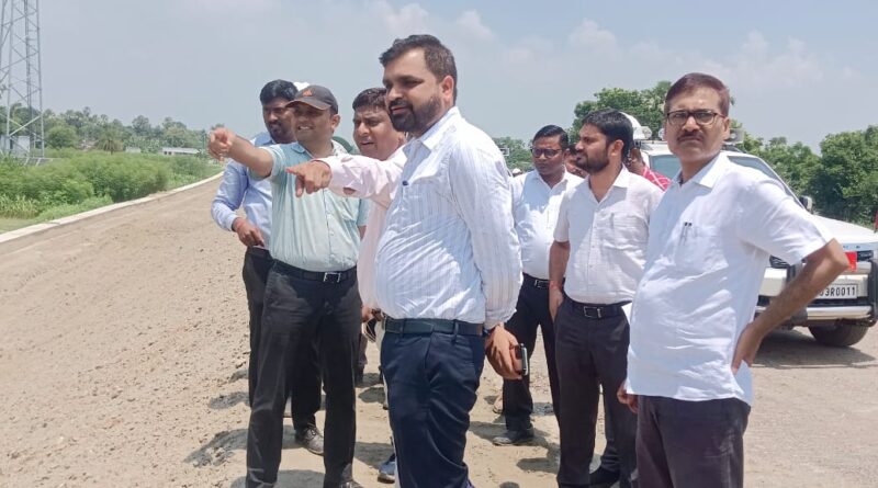 ताजपुर-बख्तियारपुर परियोजना व गंगा कटाव प्रभावित क्षेत्रों का डीएम ने किया निरीक्षण, कटाव प्रभावित इलाकों में सुरक्षा उपायों को प्राथमिकता देने का निर्देश 1 IMG 20260812 WA0008