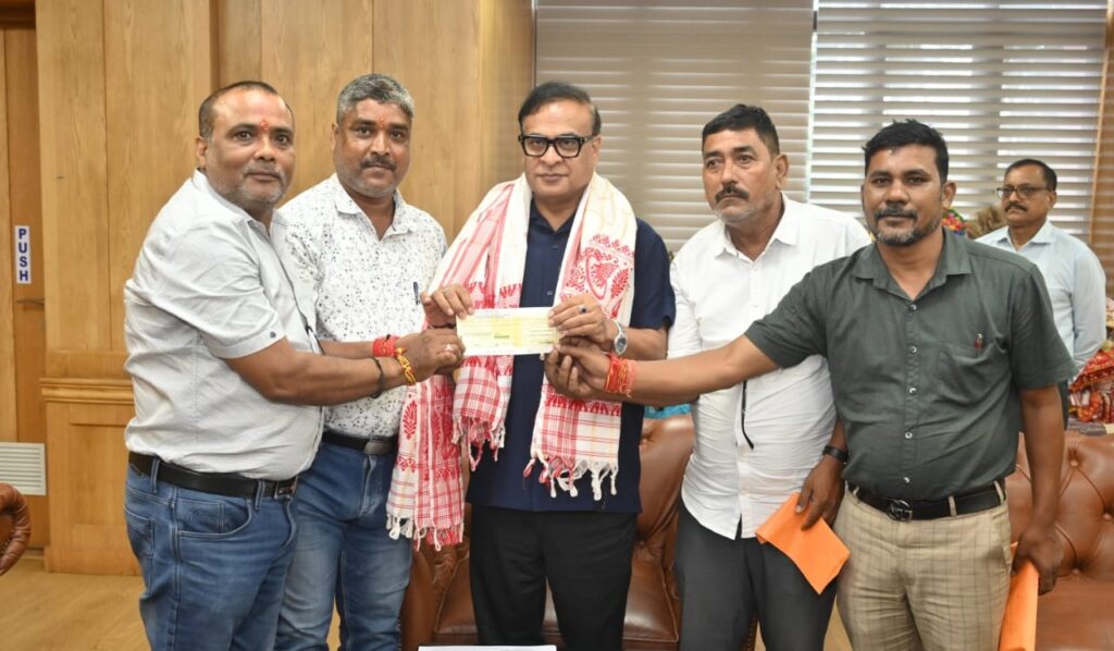असम के बाढ़ पीड़ितों के लिए समस्तीपुर के राजू सहनी ने मुख्यमंत्री को दिया 1.11 लाख रुपये का सहयोग 1 IMG 20260814 WA0208