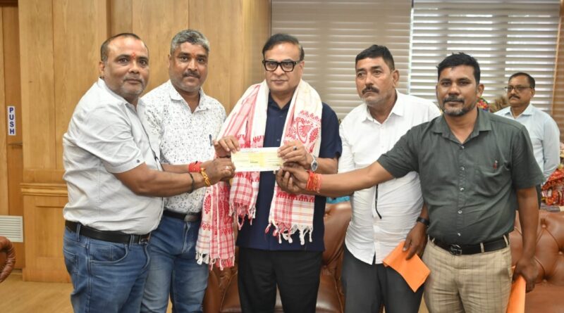 असम के बाढ़ पीड़ितों के लिए समस्तीपुर के राजू सहनी ने मुख्यमंत्री को दिया 1.11 लाख रुपये का सहयोग 1 IMG 20260814 WA0208