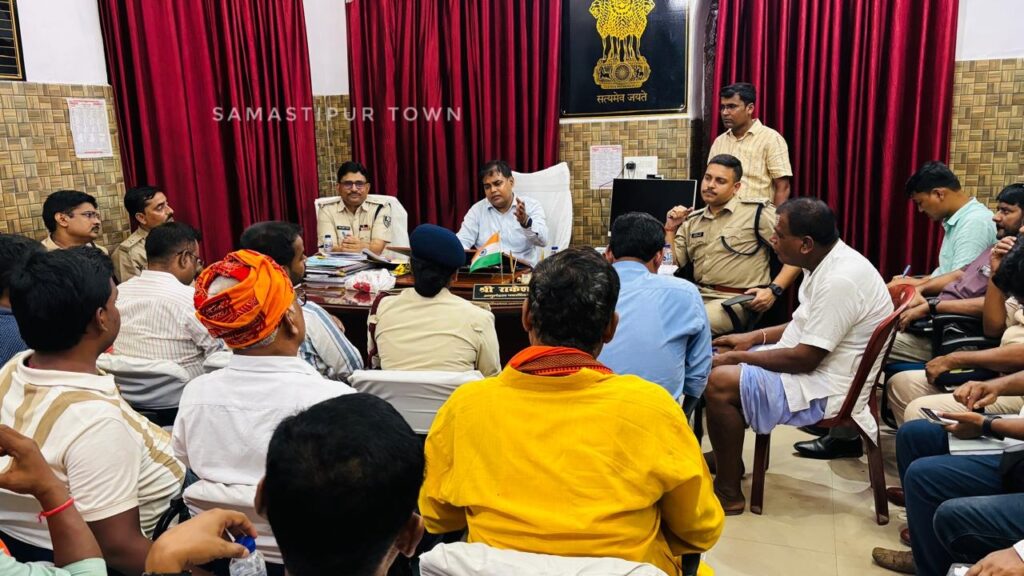 अंतिम सोमवारी को लेकर प्रशासन अलर्ट, शांति समिति की बैठक आयोजित; थानेश्वर मंदिर में कांवरियों की सुरक्षा के होंगे पुख्ता इंतजाम 1 IMG 20260819 WA0135