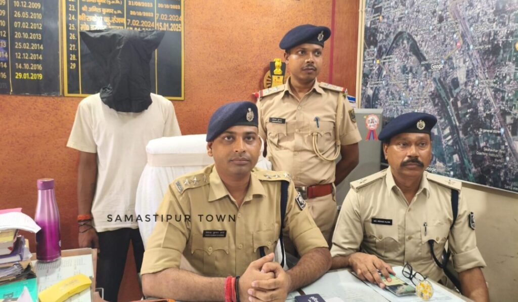 दलसिंहसराय में पेट्रोल पंप के पास हुए लूटकांड का पुलिस ने किया खुलासा, एक आरोपित गिरफ्तार 1 IMG 20260819 WA0240 1 1536x1152 1