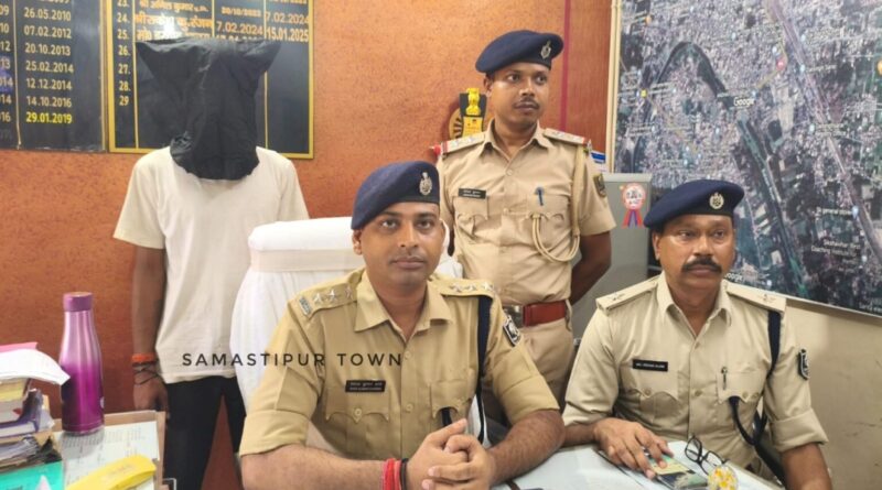 दलसिंहसराय में पेट्रोल पंप के पास हुए लूटकांड का पुलिस ने किया खुलासा, एक आरोपित गिरफ्तार 1 IMG 20260819 WA0240 1 1536x1152 1