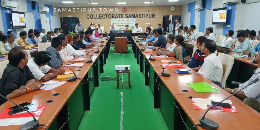 पोषण कार्यक्रम में लापरवाही पर तय होगी जवाबदेही, DM ने विद्यालयों में नियमित निगरानी और ई-शिक्षाकोष की लंबित प्रविष्टियां समय पर पूरा कराने का दिया निर्देश 1 IMG 20260822 WA0156