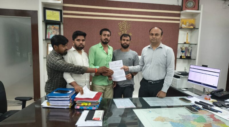 KSR कॉलेज सरायरंजन बचाने को AISA ने डीएम को सौंपा स्मार-पत्र, पटना-पूर्णिया एक्सप्रेस-वे का पूर्व एलाइनमेंट बहाल करने समेत छात्र हित की मांगें उठाईं 1 IMG 20260822 WA0161