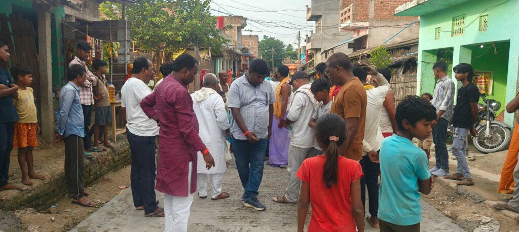 कांकर-दसौत सड़क निर्माण में घटिया सामग्री लगाने का आरोप, रोसड़ा विधायक ने काम कराया बंद 1 IMG 20260826 WA0122