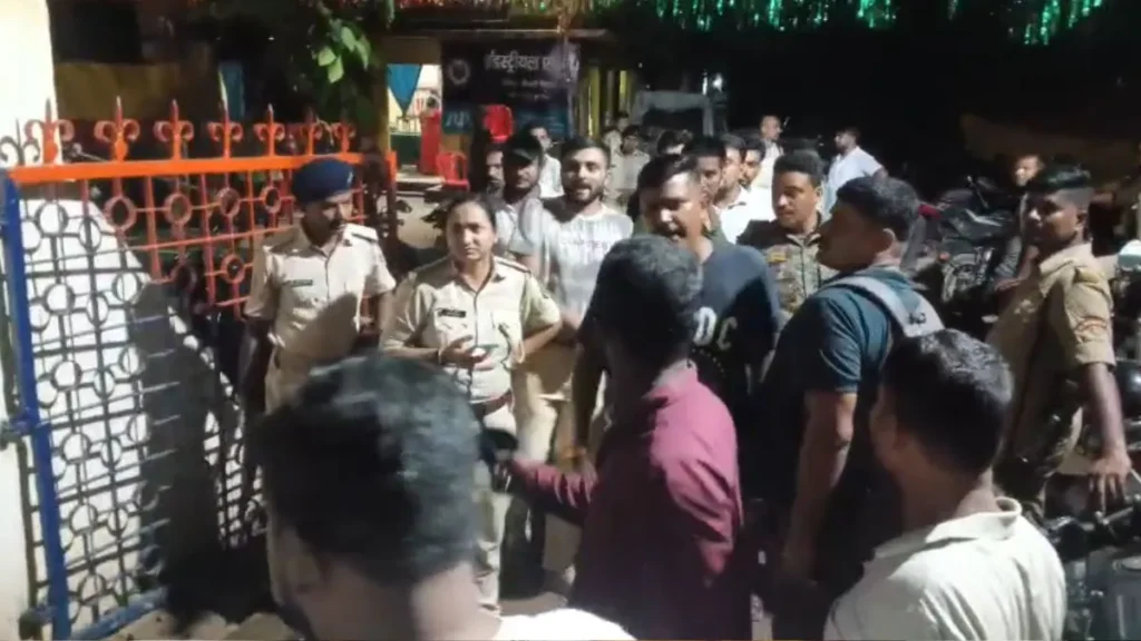 हाजीपुर कोर्ट से लौट रही महिला दरोगा से मारपीट, सिपाही को भी पीटा; वकील समेत 3 हिरासत में 1 add a heading 4 1786773716