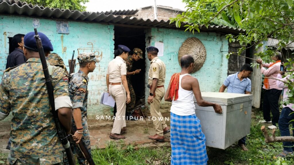 पोक्सो मामले में फरार आरोपी के घर समस्तीपुर पुलिस ने की कुर्की-जब्ती, कोर्ट के आदेश पर हुई कार्रवाई 1 file 00000000d4288208976a50b40c920544