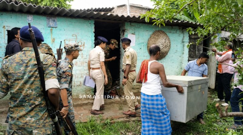 पोक्सो मामले में फरार आरोपी के घर समस्तीपुर पुलिस ने की कुर्की-जब्ती, कोर्ट के आदेश पर हुई कार्रवाई 1 file 00000000d4288208976a50b40c920544
