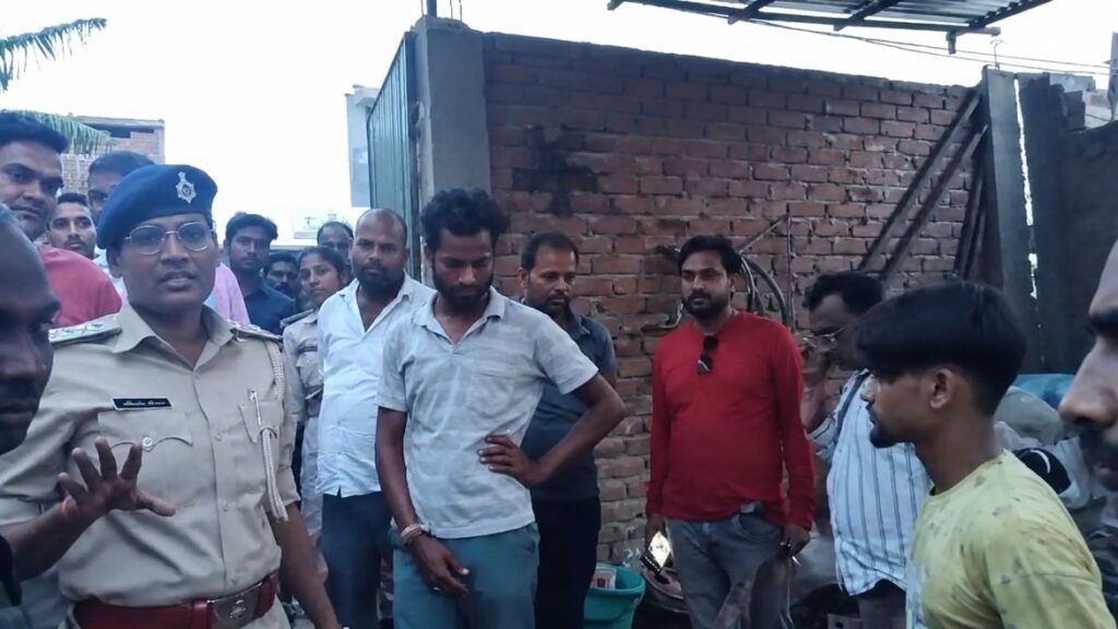 शहर से सटे दुधपुरा स्थित कबाड़ी दुकान पर समस्तीपुर पुलिस की छापेमारी, चोरी का सामान बरामद, दो हिरासत में 1 file 00000000ef708211aac7e4c114da846f