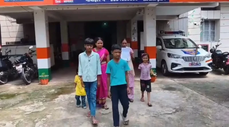 बिहार: दो पत्नियों को छोड़ तीसरी महिला के साथ फरार हुआ पति, प्रेमी के 4 और प्रेमिका के 2 बच्चे परेशान 1 1788516741